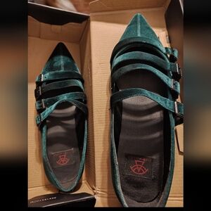 Strangecvlt emerald green flats size 12